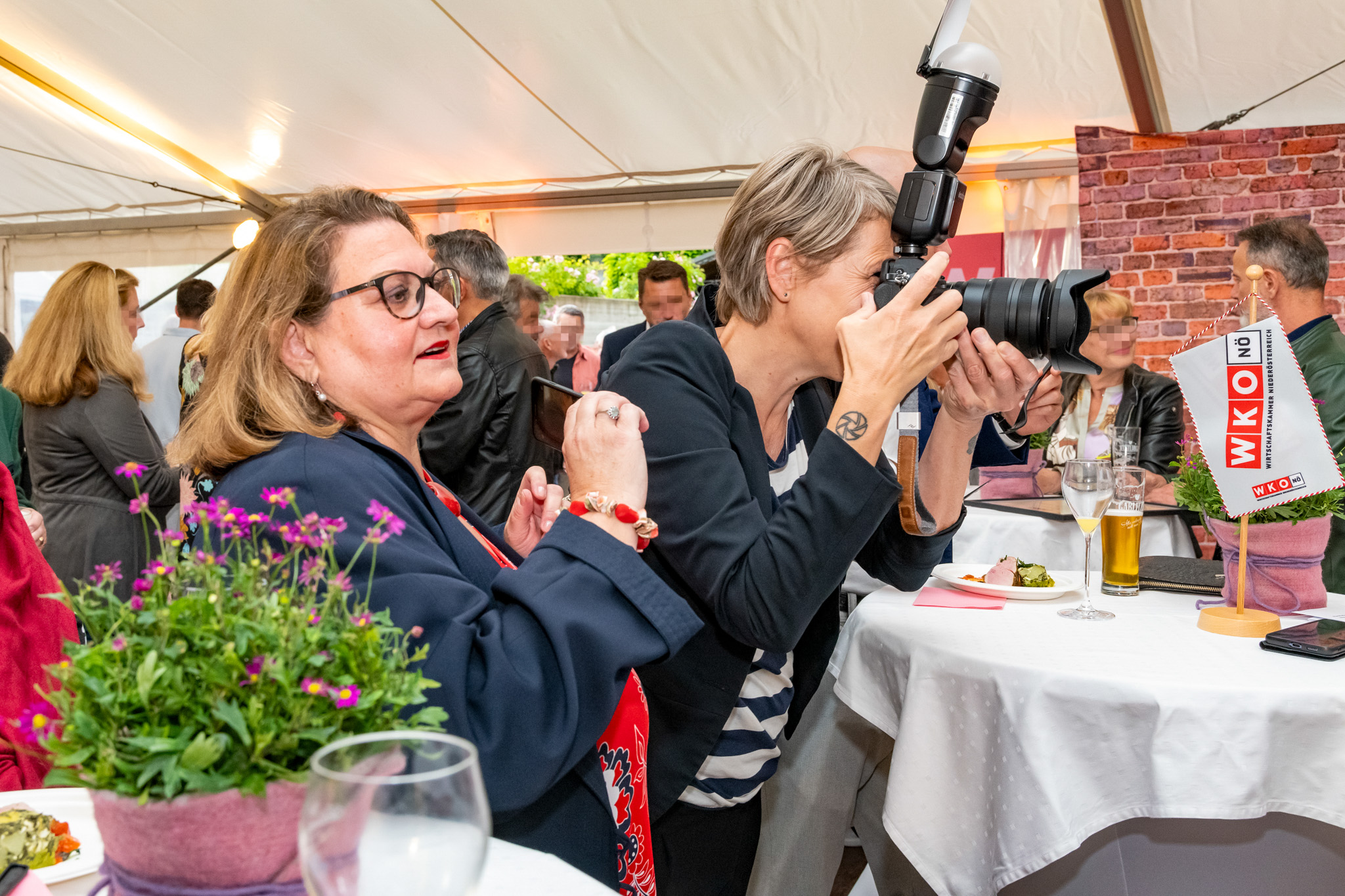 Fotografin Nadja Buechler bei der Arbeit